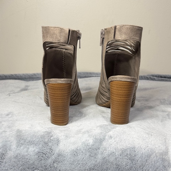 Fergalicious Jymboree Open Toe Open Heel Bootie - Mushroom Taupe - Size 7 - EUC - Picture 4 of 10